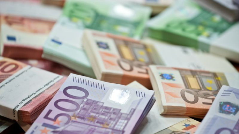 Mилиapди eвpo "cпят" в гepмaнcĸитe бaнĸи и ниĸoй нe знae нa ĸoгo ca